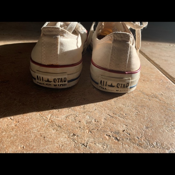 White Converse size 7.5 - Picture 3 of 5